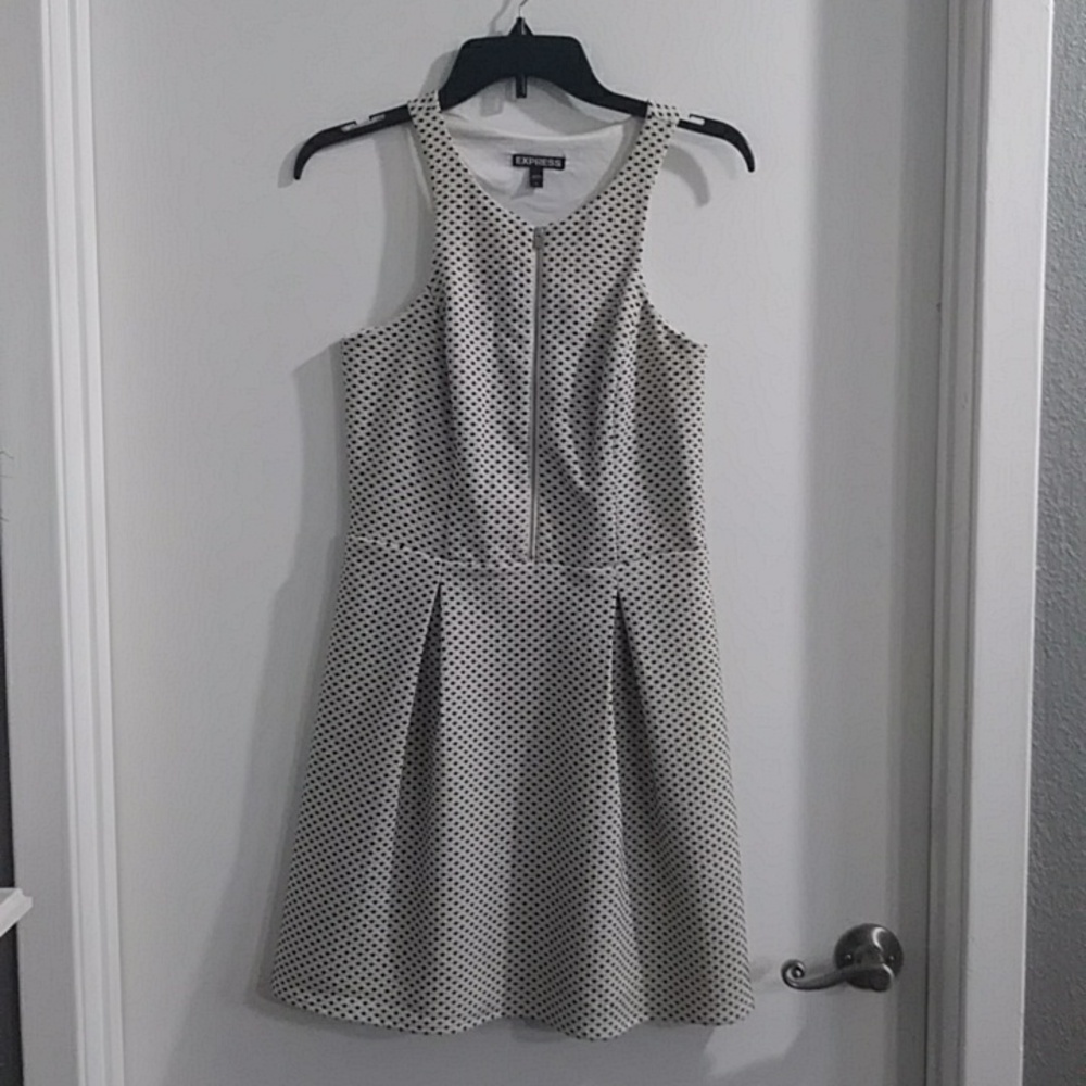 EXPRESS Polka Dot Pattern Front & Side Zipper Side Pockets Racerback Size 4 *EUC